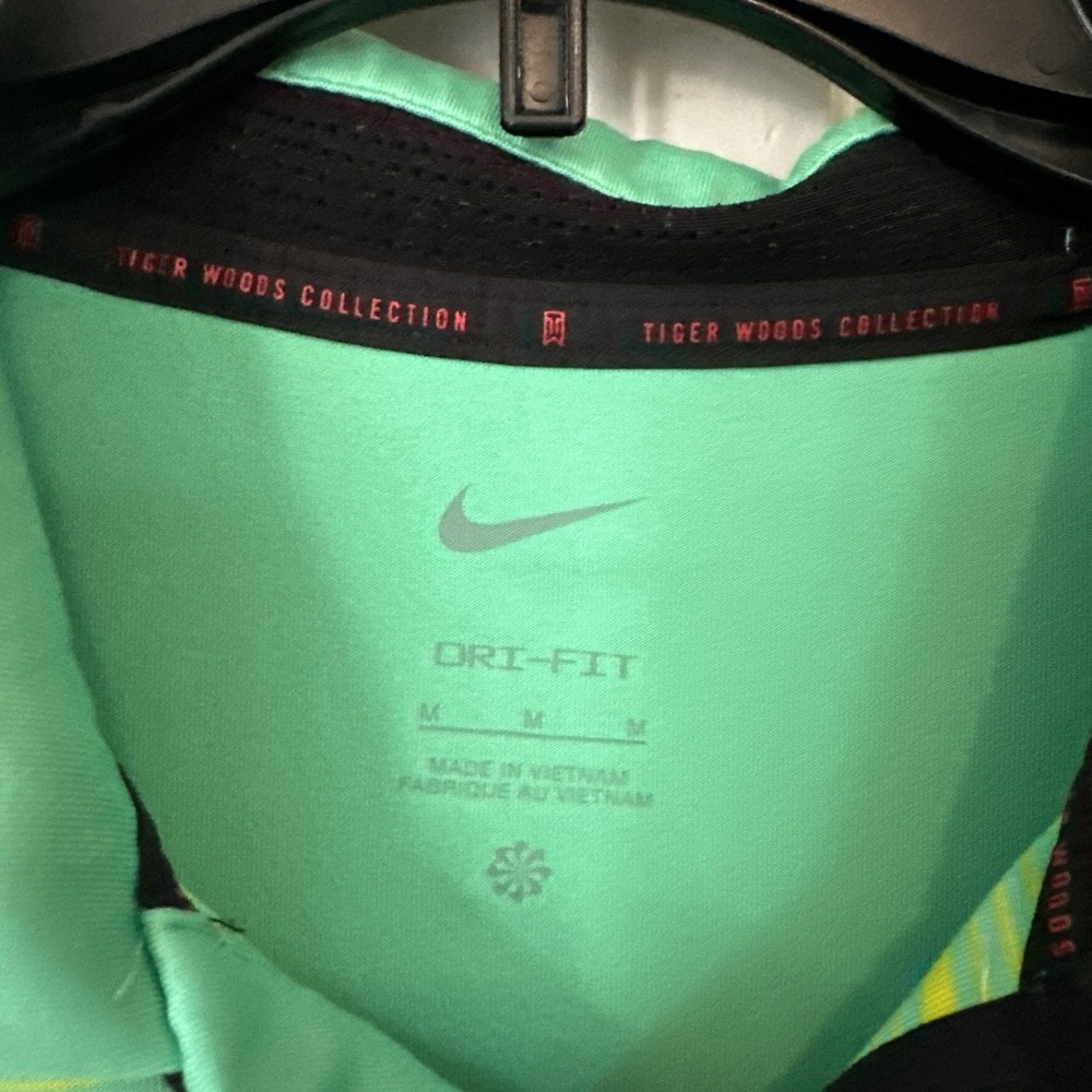 Nike Tiger Woods Dri-FIT Performance Golf Polo Shirt Green DR5318-363 Size M - Picture 3 of 13